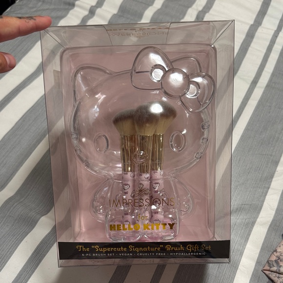 Hello Kitty IMPRESSIONS VANITY Makeup Brush Set